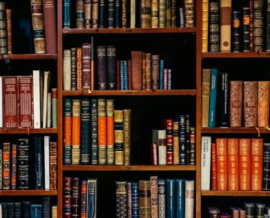 Trouver Leur Place en Librairie et Attirer les Lecteurs: Les Défis des Petites Maisons d’Édition